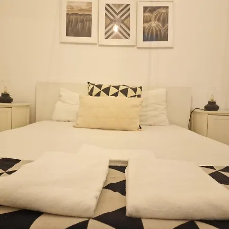 Avenida Terrace Apartment