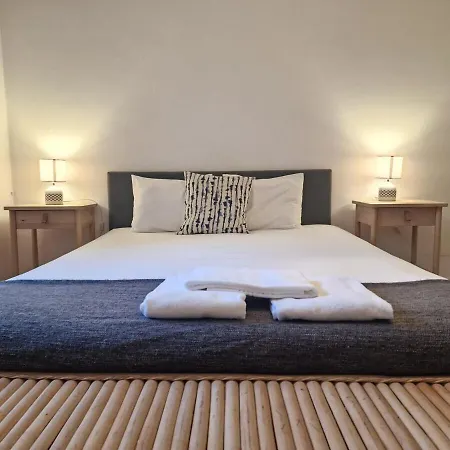 Avenida Terrace * Lisbon